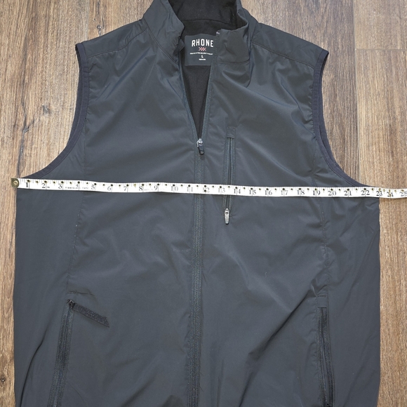 Rhone Men’s Performance Softshell Vest Size L Black Water Resistant Zip Front - Picture 9 of 14